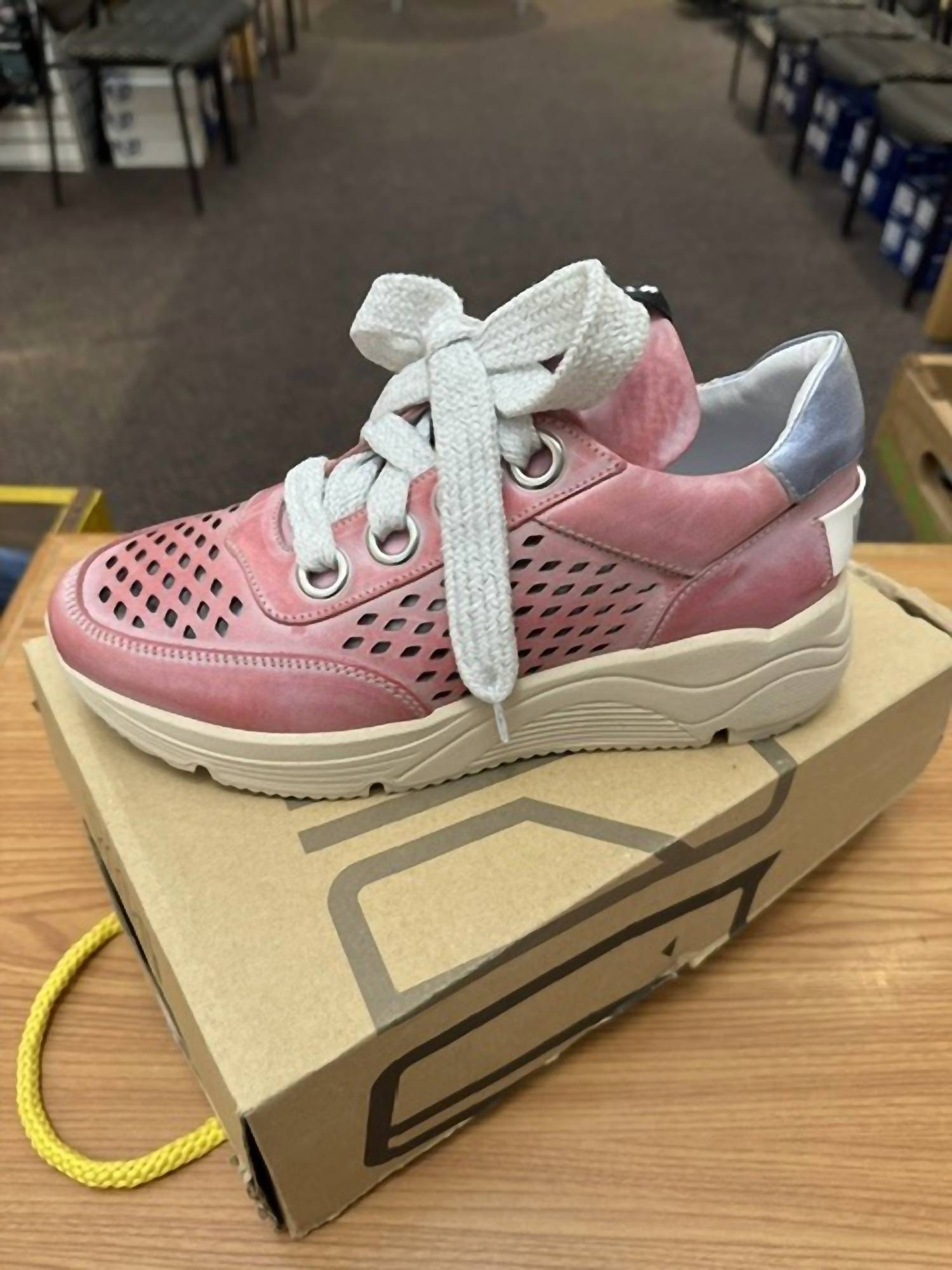 Vaddia - Women's Binx Platform Sneakers