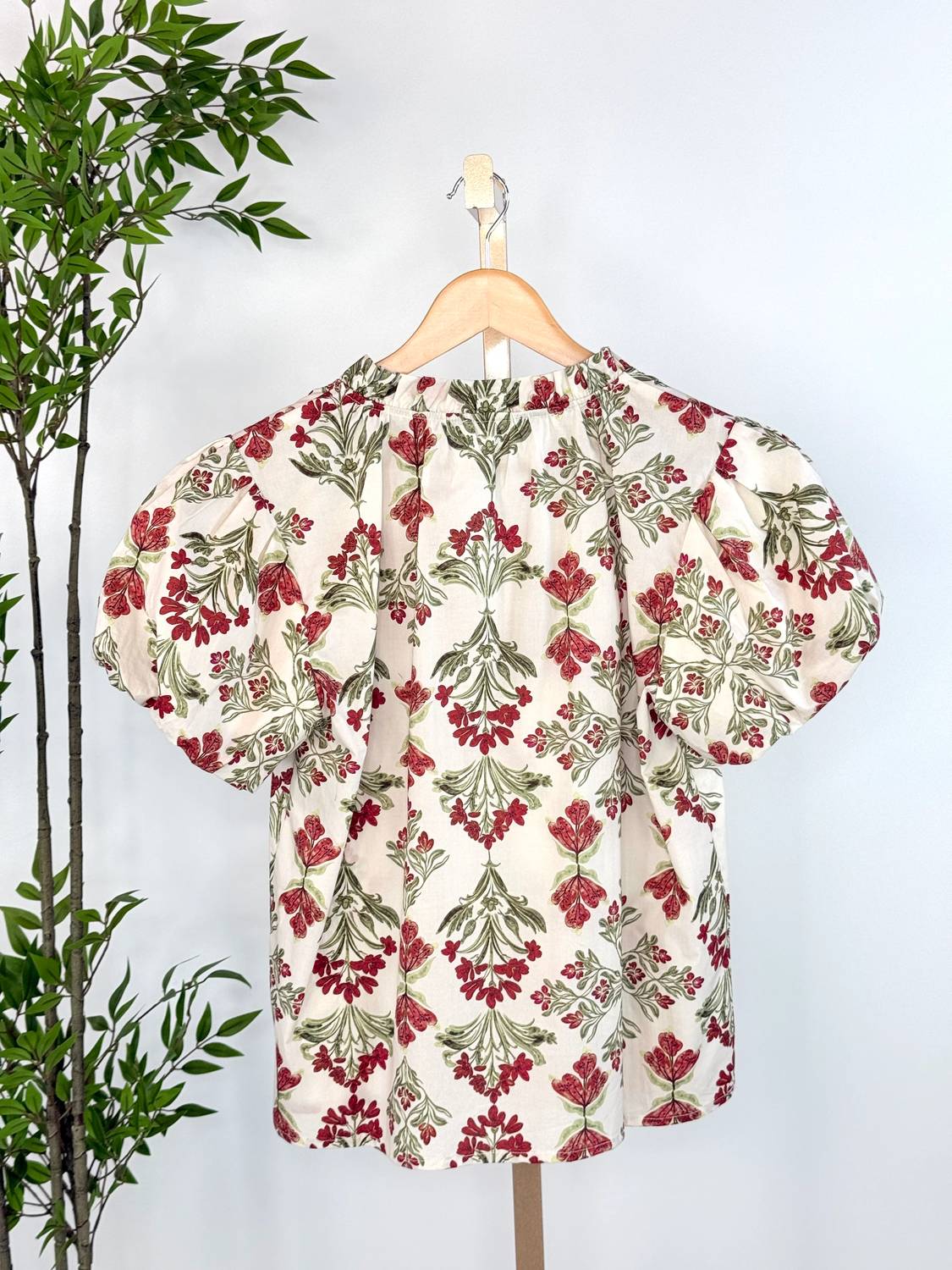 Ellison - Women's Storybook Garden Puff Sleeve Top