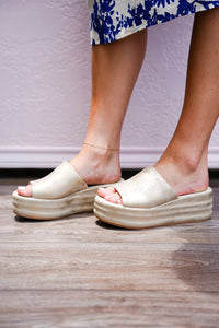 Miracle Miles - Women's Harbor Platform Slide Sandals