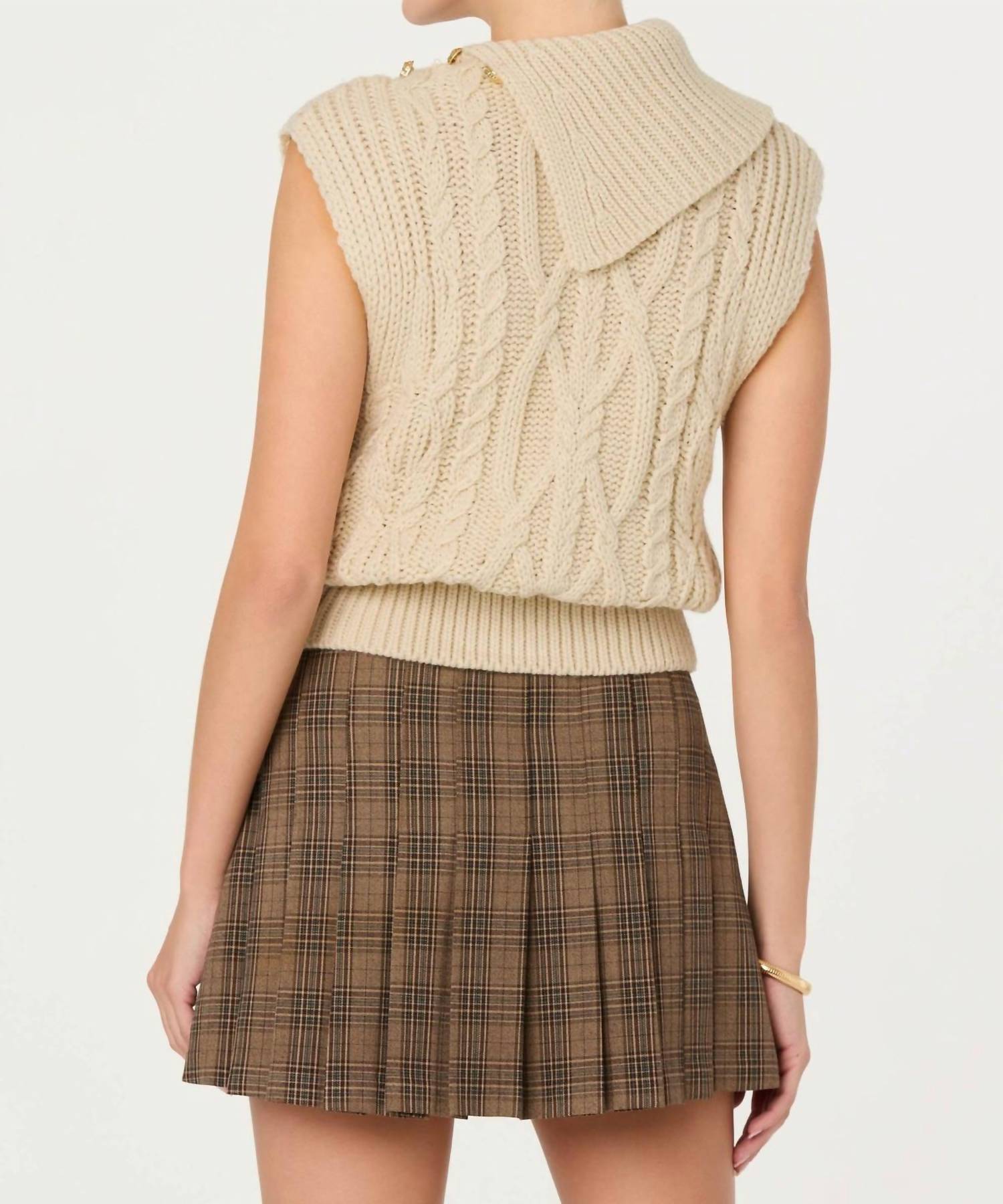 Astr - Kirstin Sleeveless Cable Knit Sweater