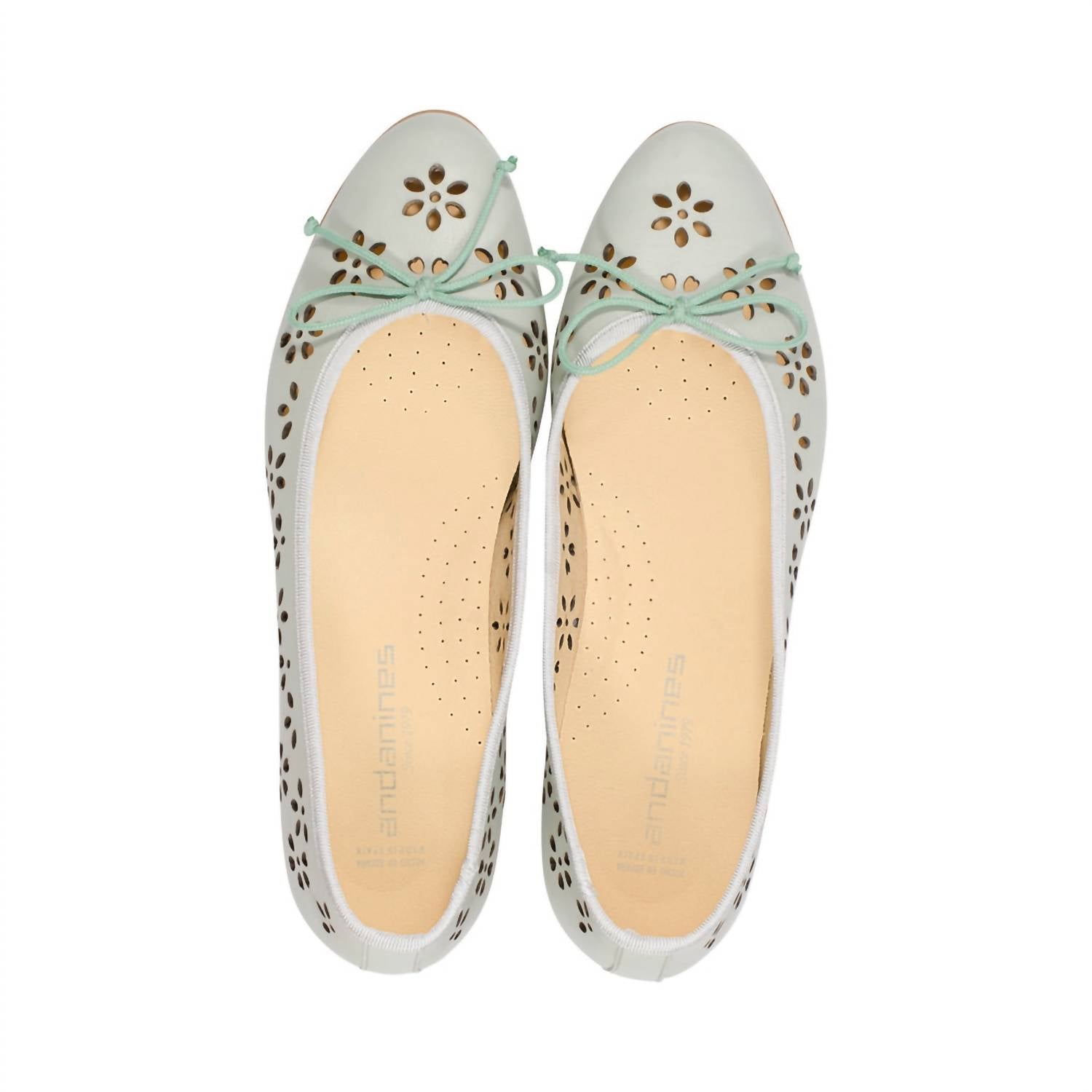 Andanines - Women's Flower Cut Out Ballet Flat