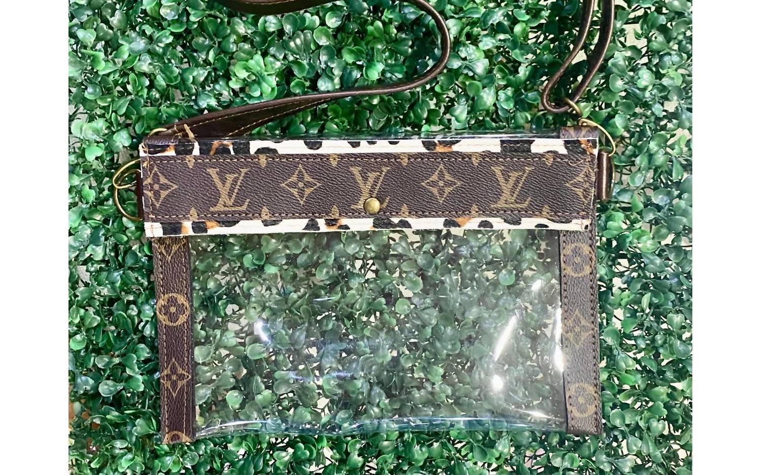 Kingdom Kreations - Women's Leopard Trim Stadium Crossbody Bag