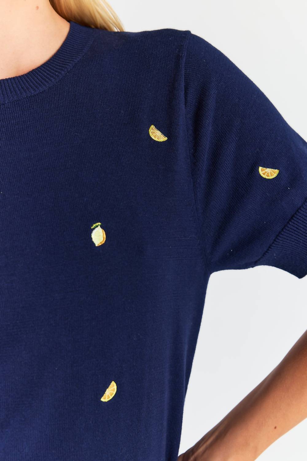 Brodie Cashmere - LEMON DITSY EMBROIDERY TEE