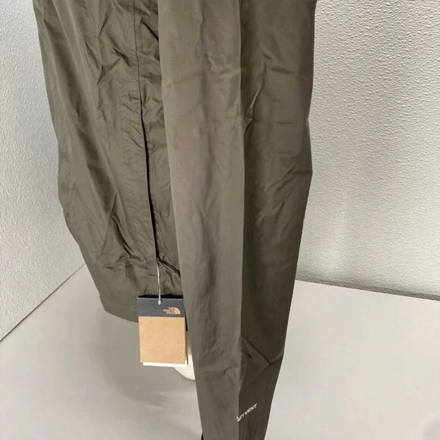THE NORTH FACE Men's Venture 2 Rain Jacket in black green - men's jacket - view 4