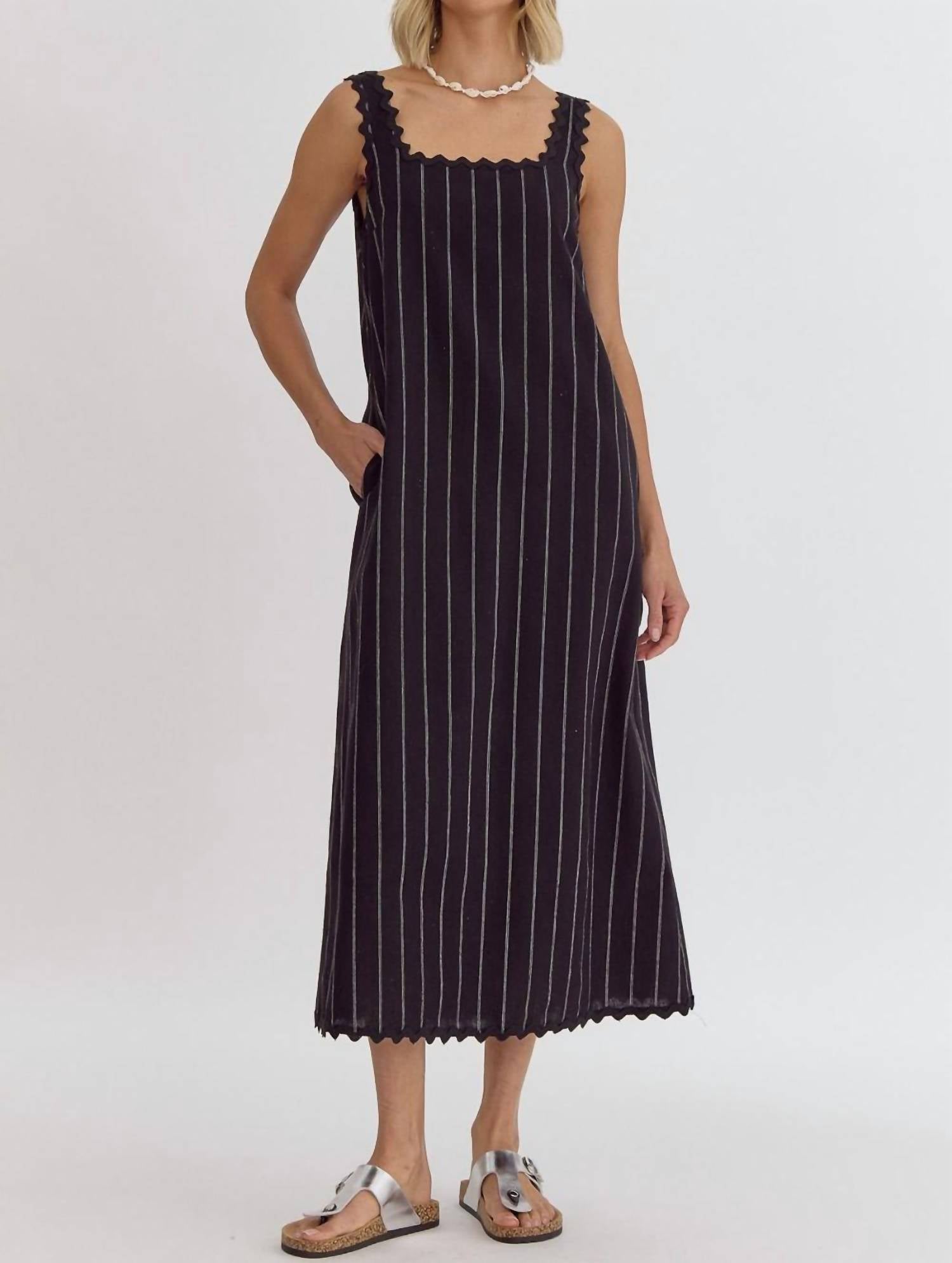 Entro - Boutique Chic Midi Dress