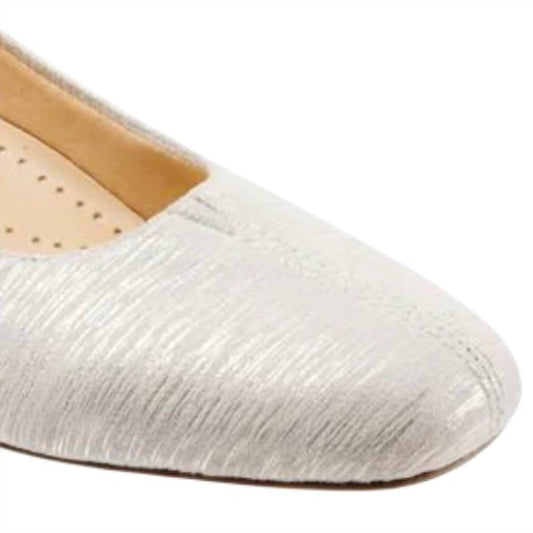 Trotters - Women's Dorris Pumps