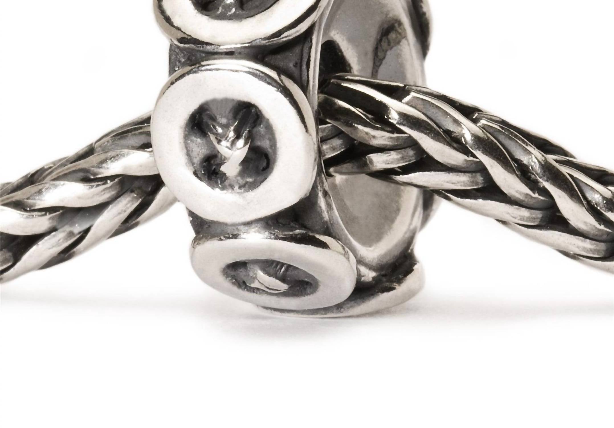 Trollbeads Buttons Bead in sterling silver - women's jewelry - detail view