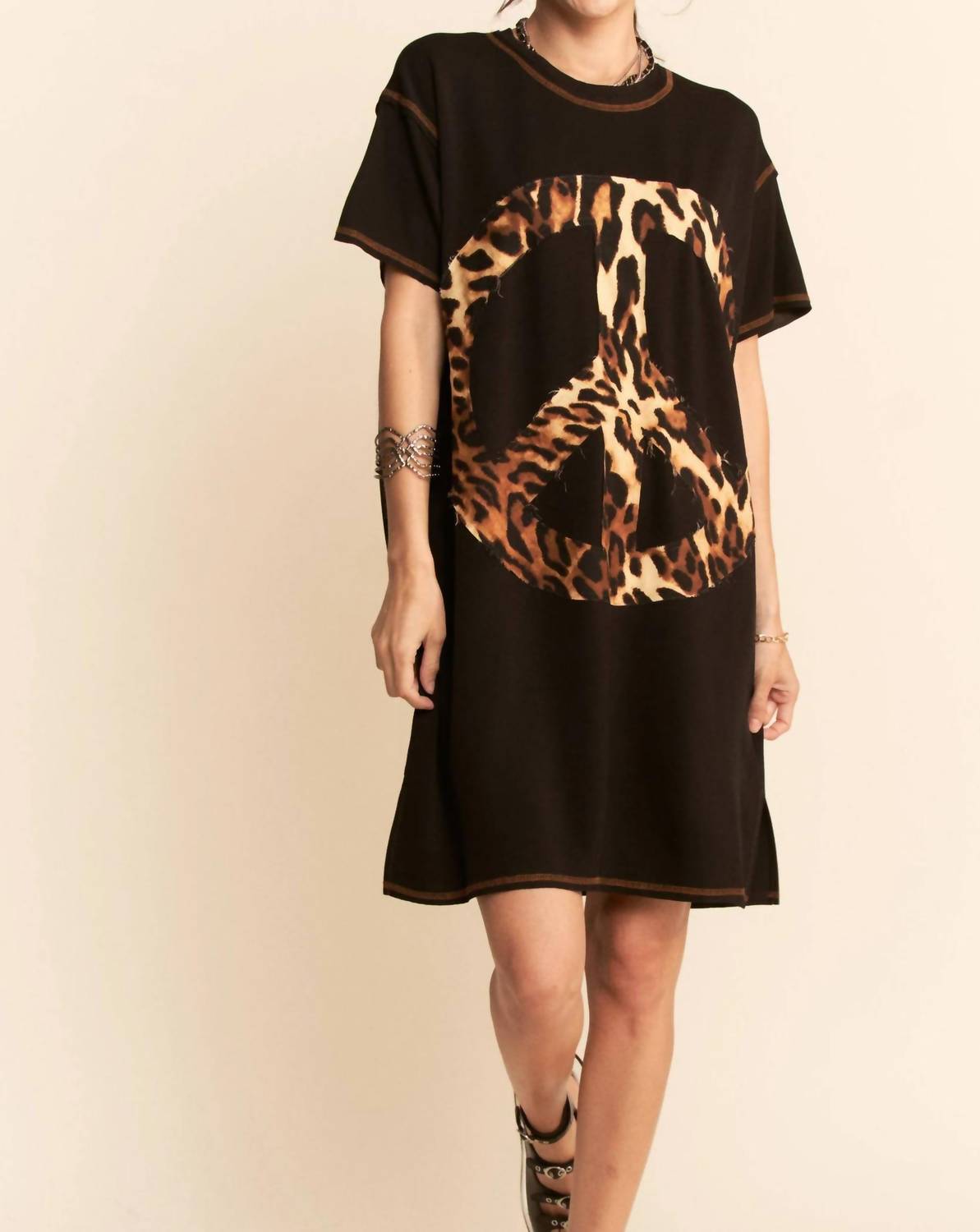 Davi & Dani - Animal Peace Symbol Short Sleeve Knit Dress