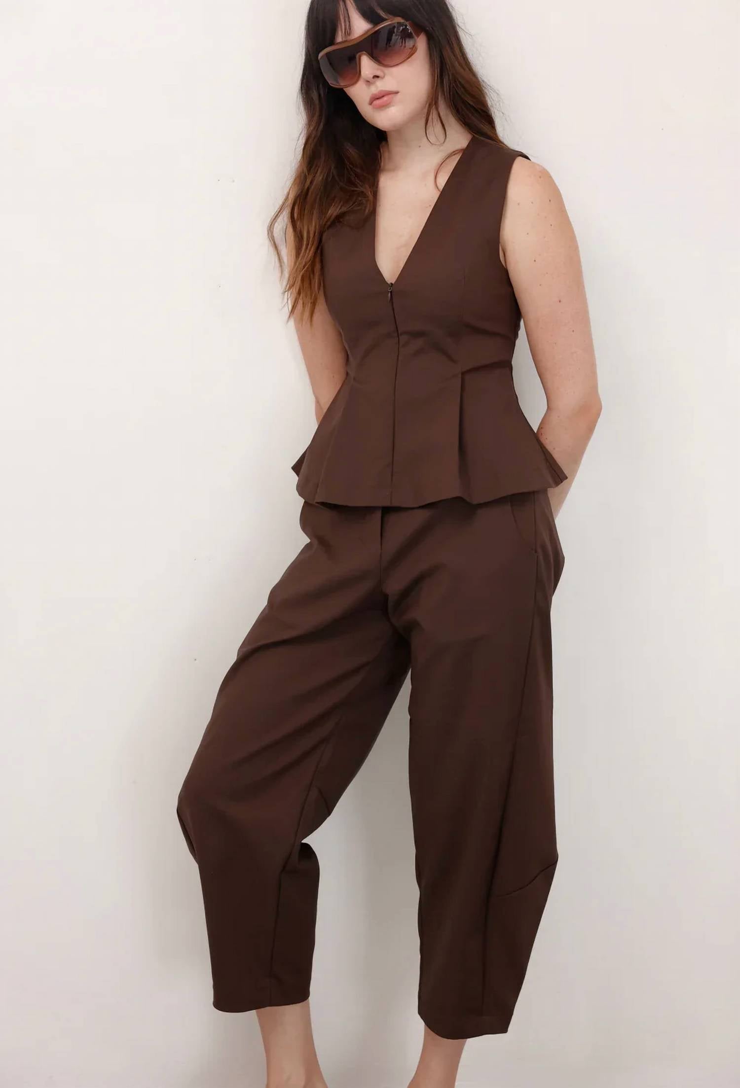 Pompousa - Lira Sleeveless V-neck Blouse