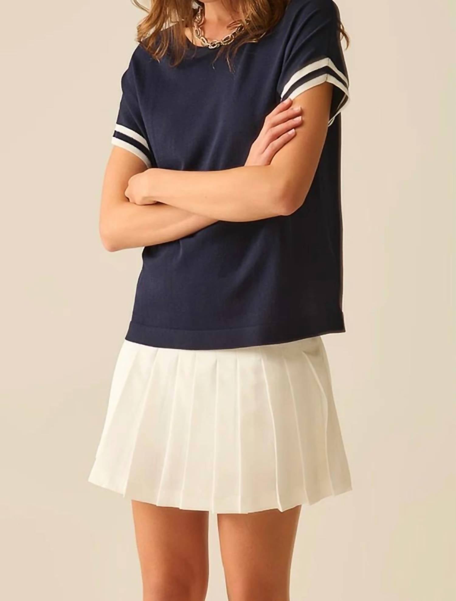Q2 - Relaxed Sweater With Contrast