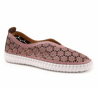 bueno Women's Daisy Sneakers in dusty mauve - women's sneaker - detail view