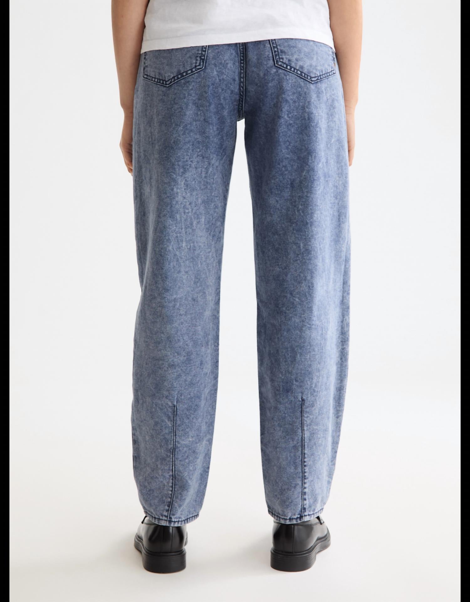 SCOTCH & SODA Tide Longer Inseam Balloon Jeans in navy - women's jeans - detail view