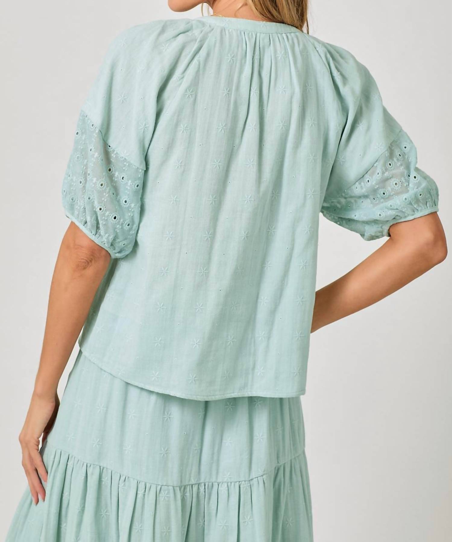 Mystree - Delicate Eyelet Puff Sleeve Blouse