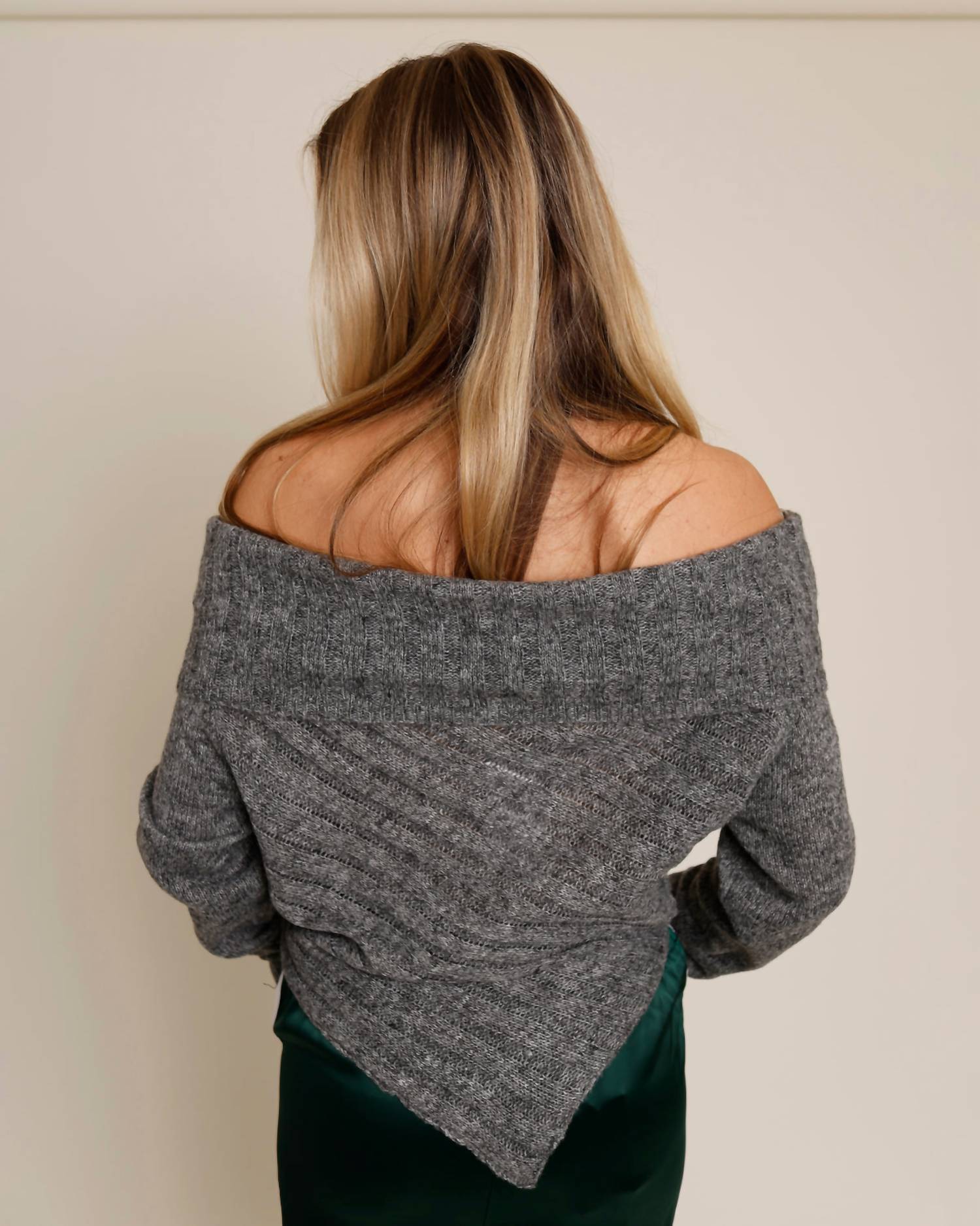 Line And Dot - Face Card Sweater
