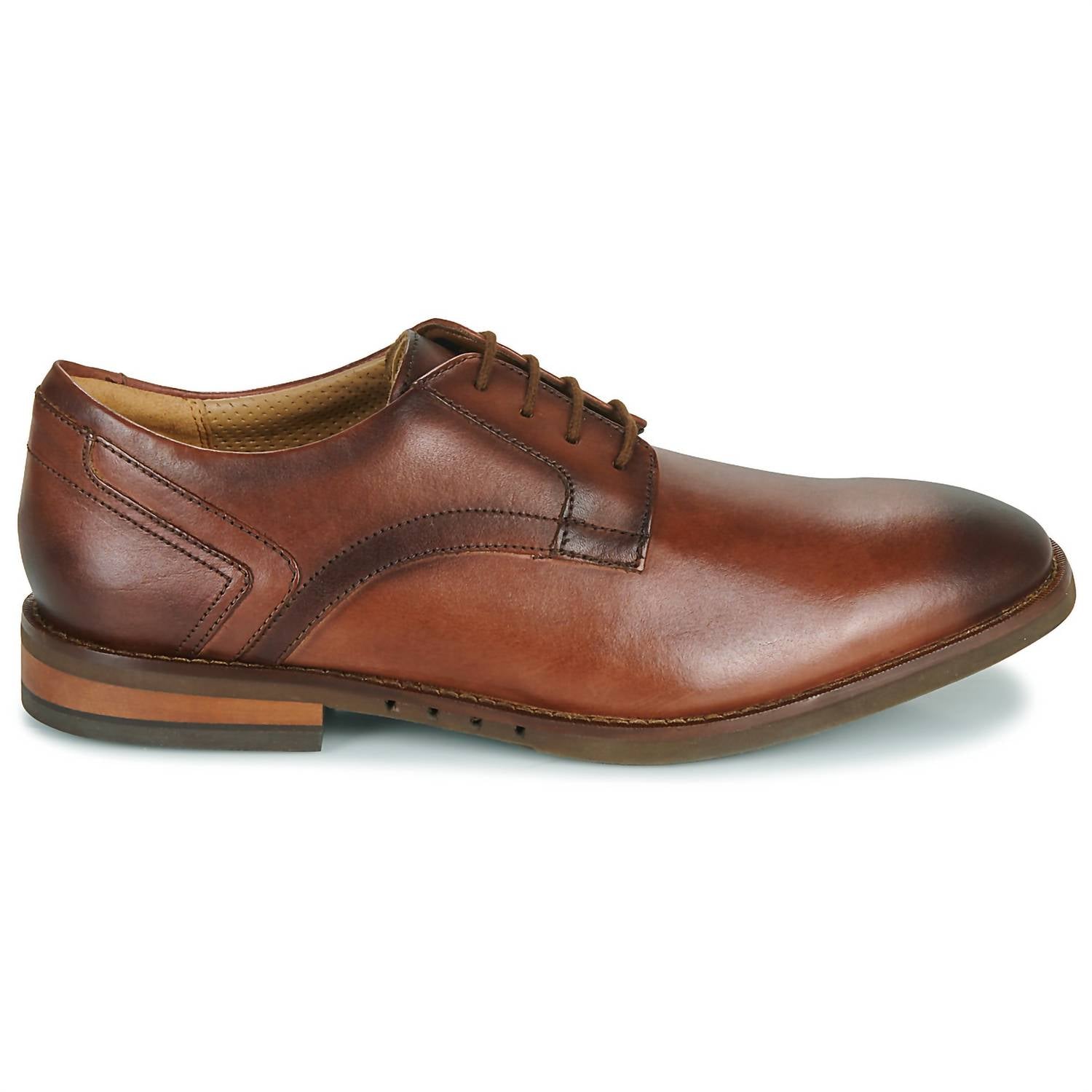 Clarks Men's Unhuge Lace Shoe in brown leather - men's shoe - detail view