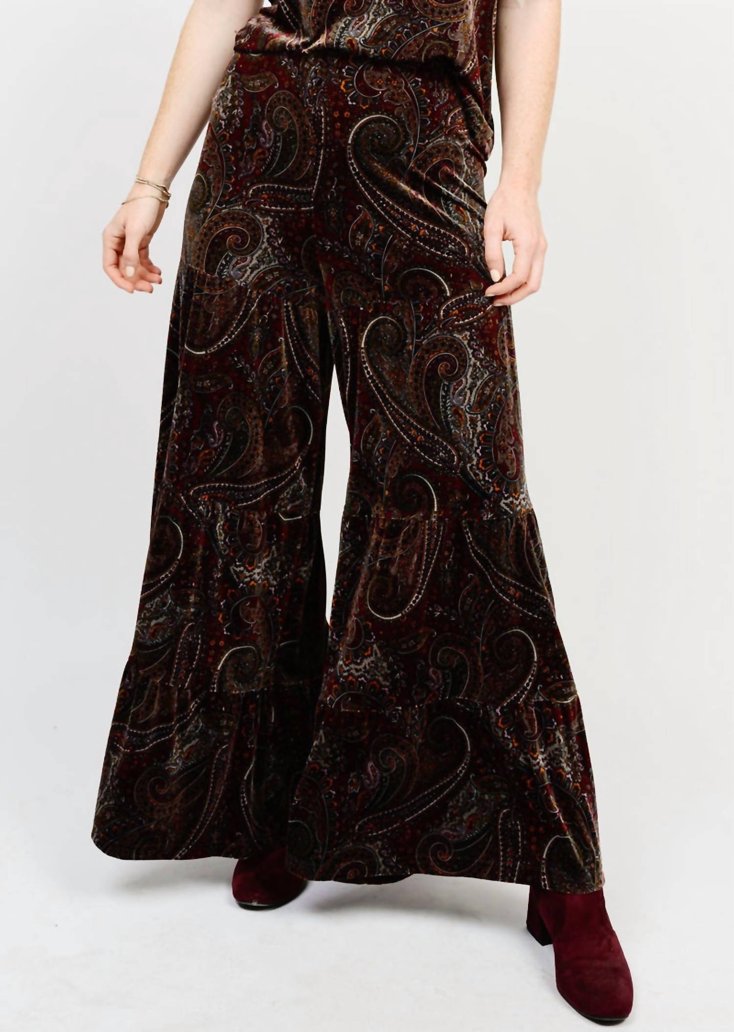 Ivy Jane - Tiered Paisley Velvet Pant