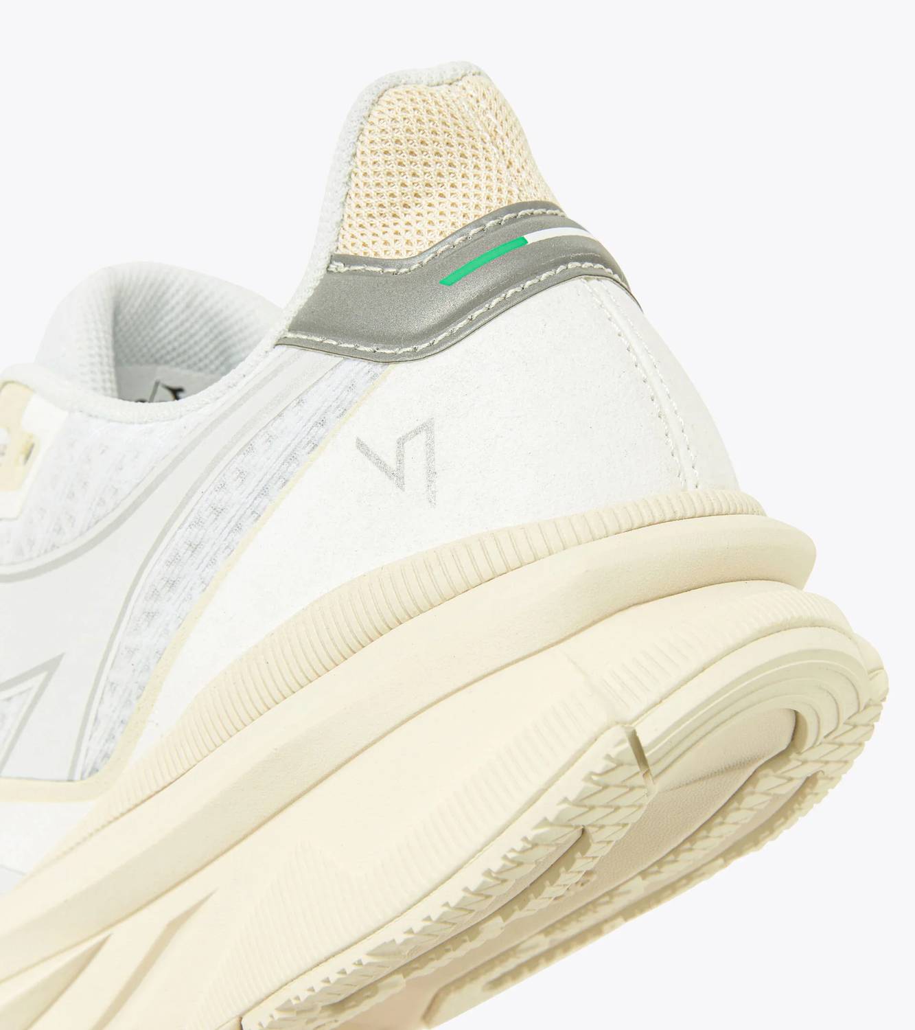 Diadora - Men's Atomo V7000 Sneakers