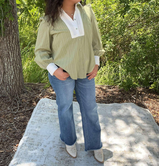 Listicle - Contrast Collar Button Down Top