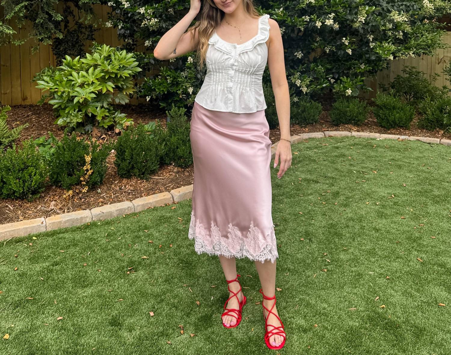 Le Lis - Peony Lace Midi Skirt