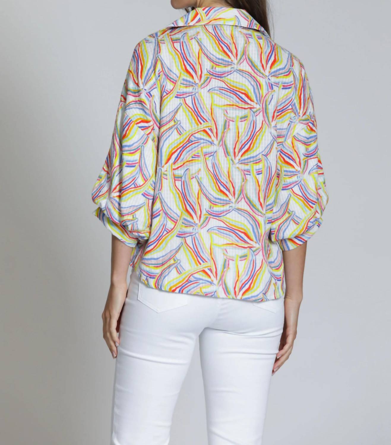Apny - Women's Print V-Neck Shirt