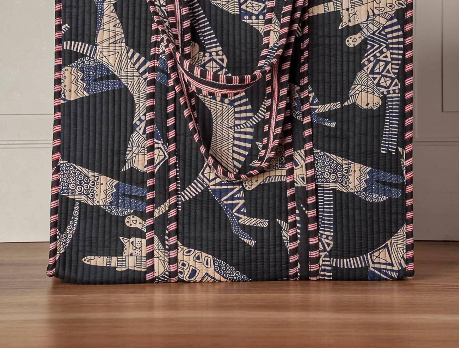 Verve Culture - Women's Quilted Tote Bag With Feline Designs