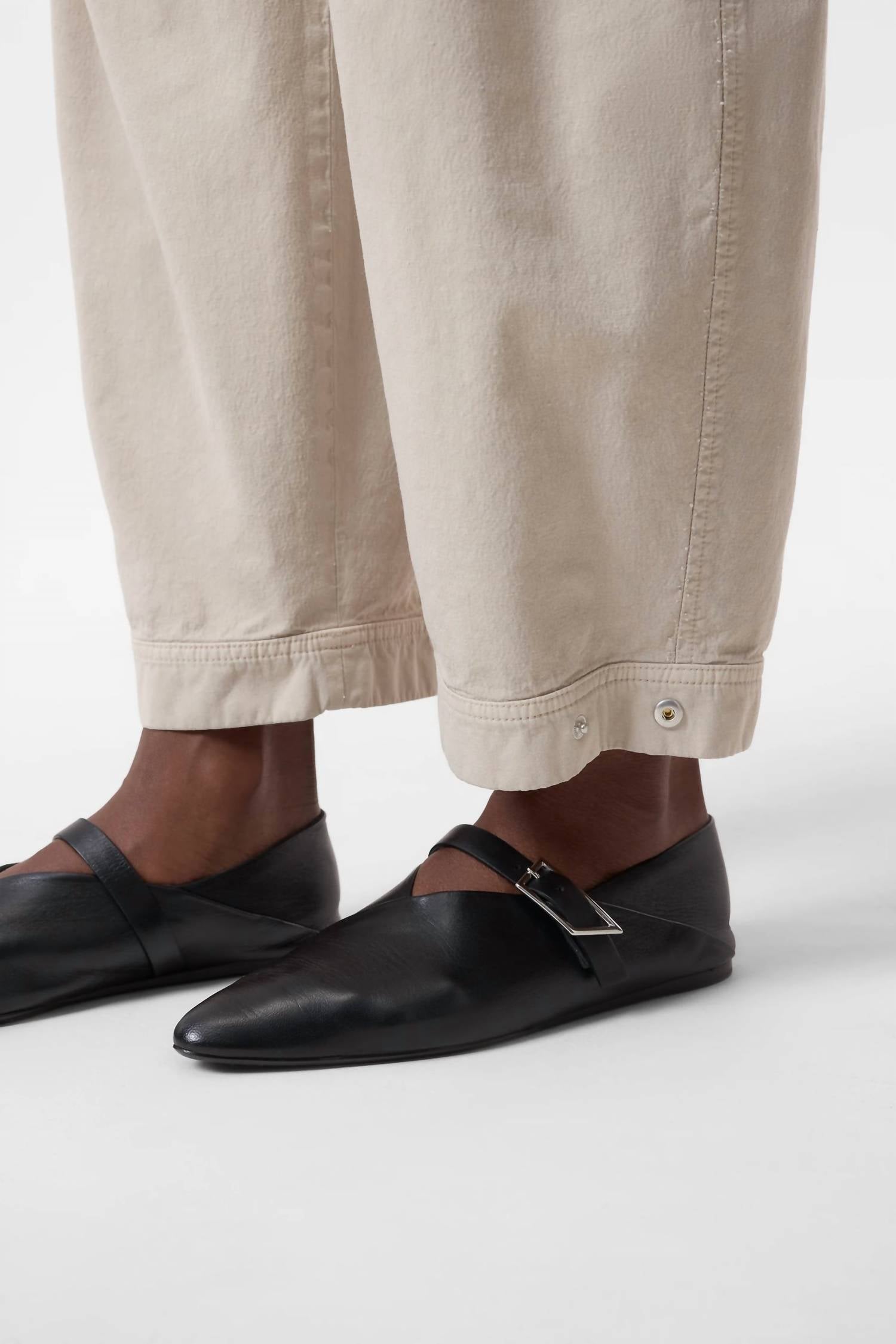 Closed - Barrel-legged Workwear Style Pant