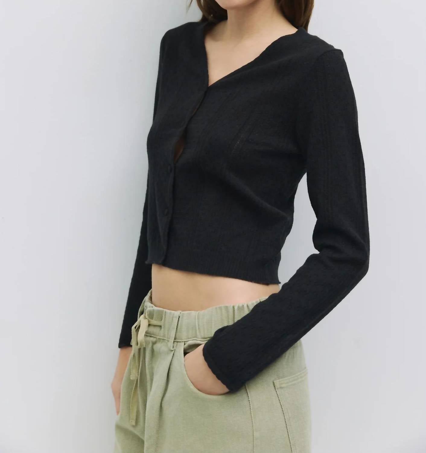 Mod Ref - V-neck Knit Cardigan