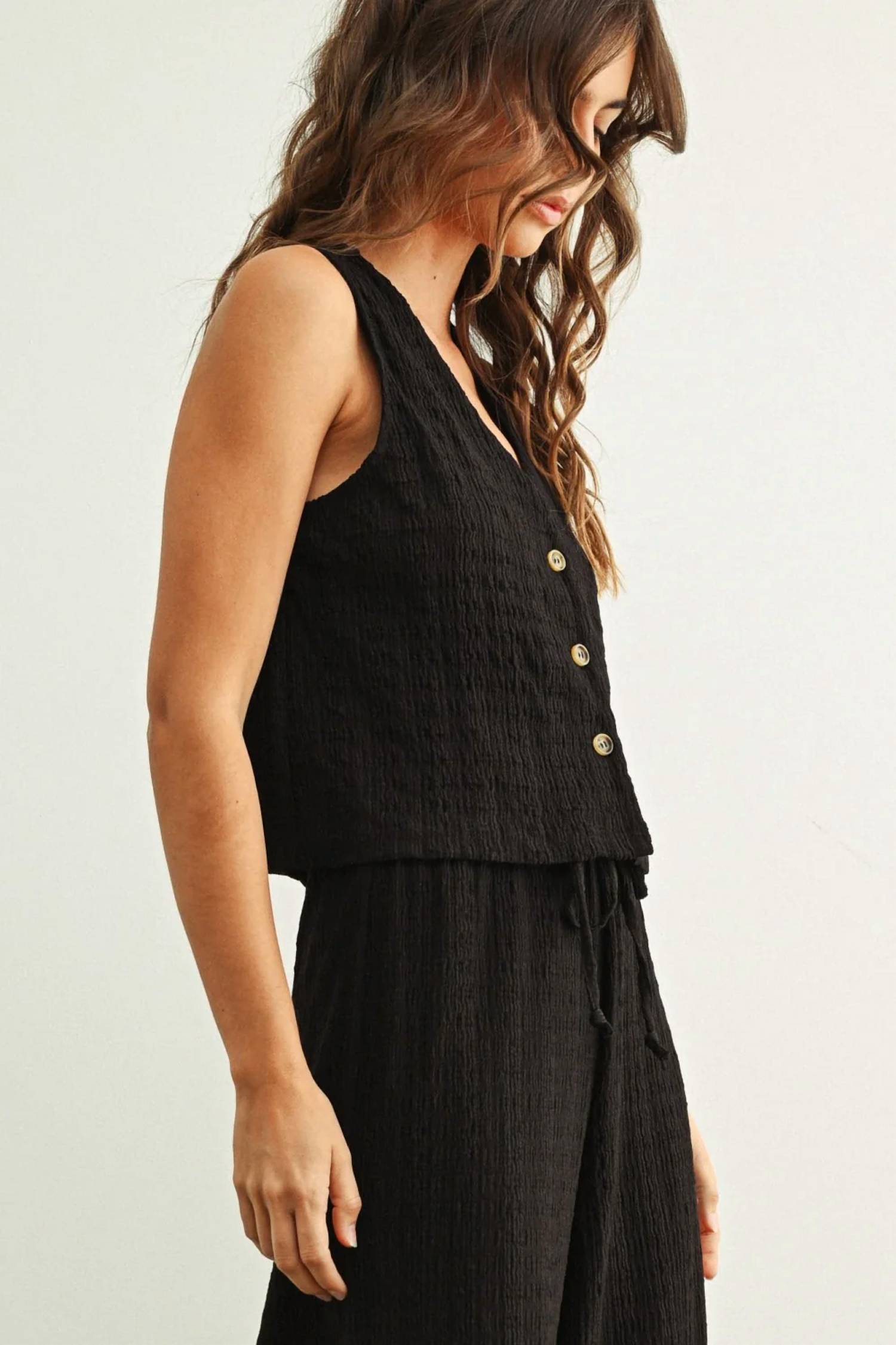 Miou Muse - Crinkled Fabric Sleeveless Button Front Top