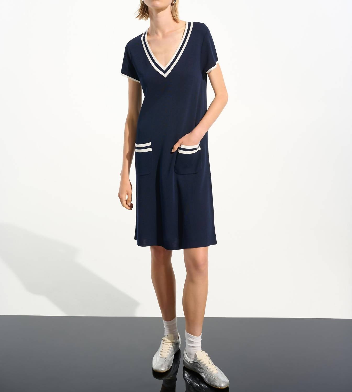 Joseph Ribkoff - Casual V-neck Shift Dress