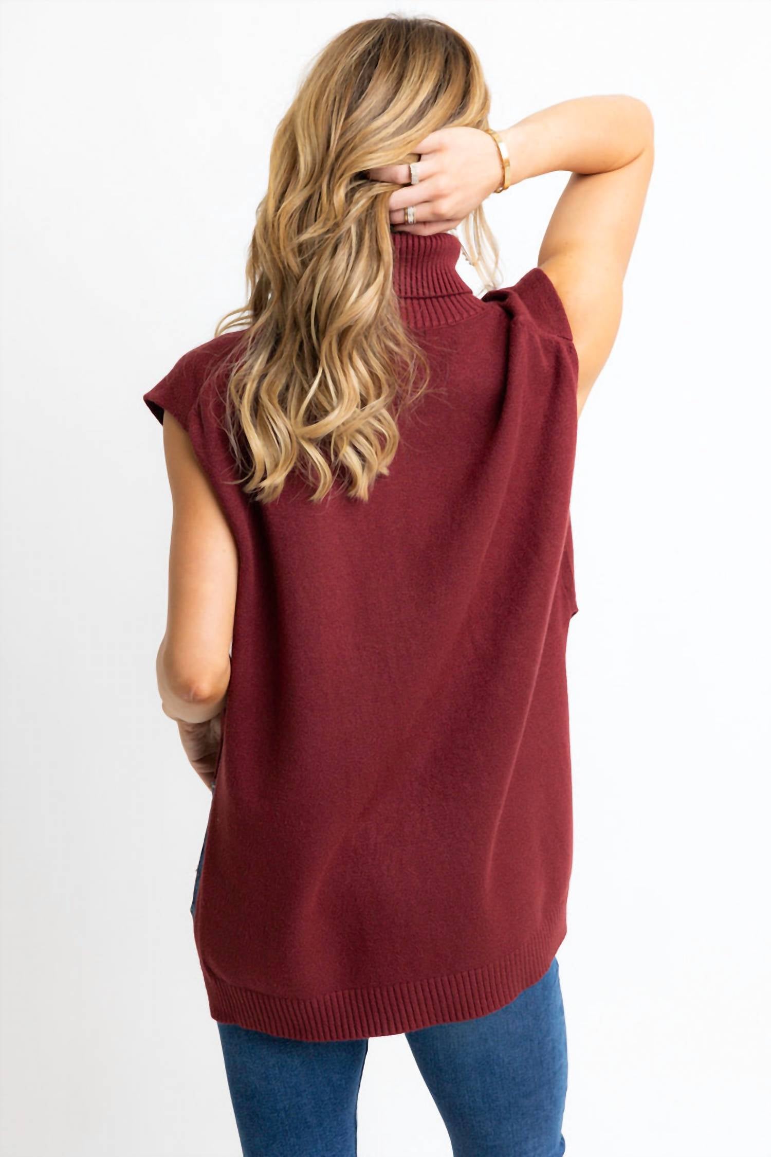 Karlie - Sleeveless Turtleneck Top