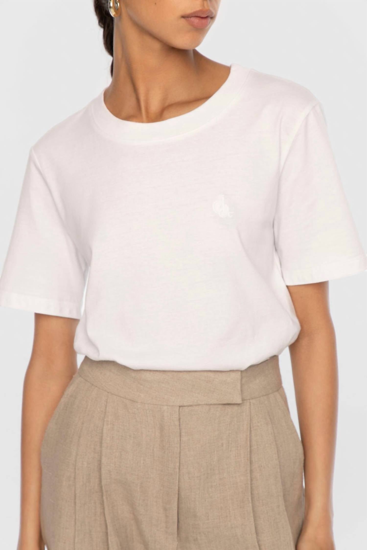 Dāl The Label - Essential T-shirt