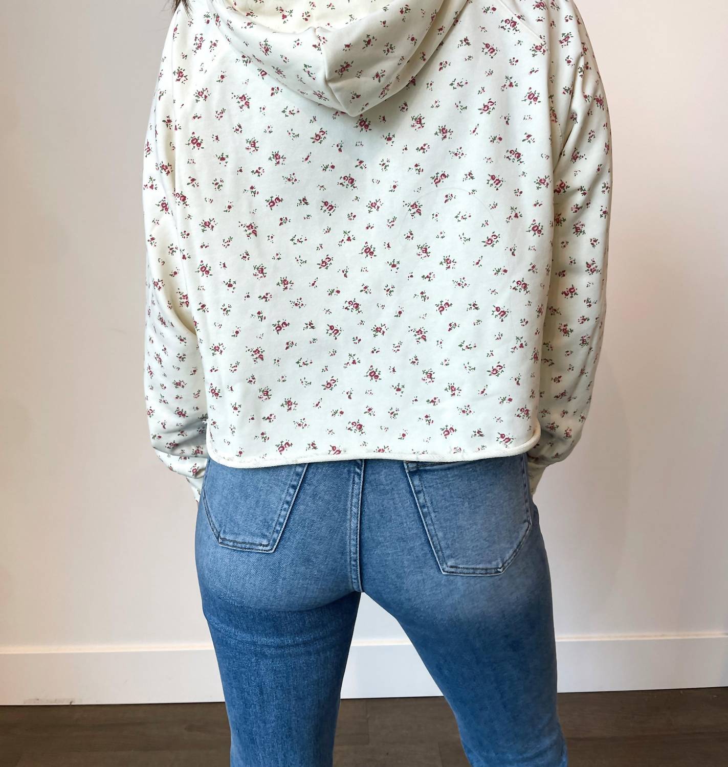 Bucketlist - Delia Cropped Hoodie