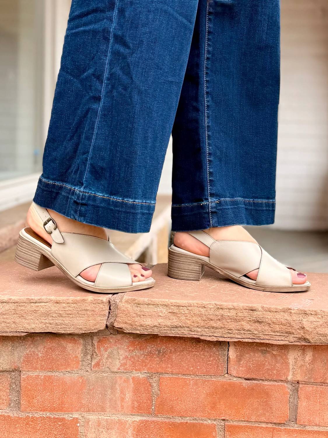 Bueno - Women's Owen Low Heel Sandal