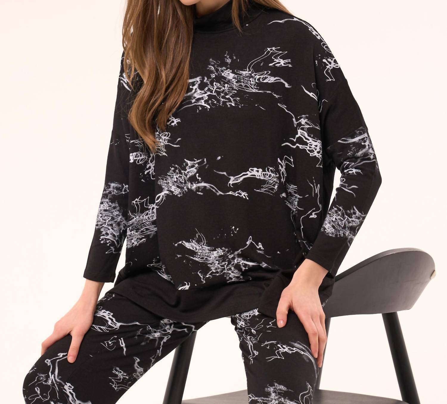 French Kyss - Abstract Print Two Tone Poncho