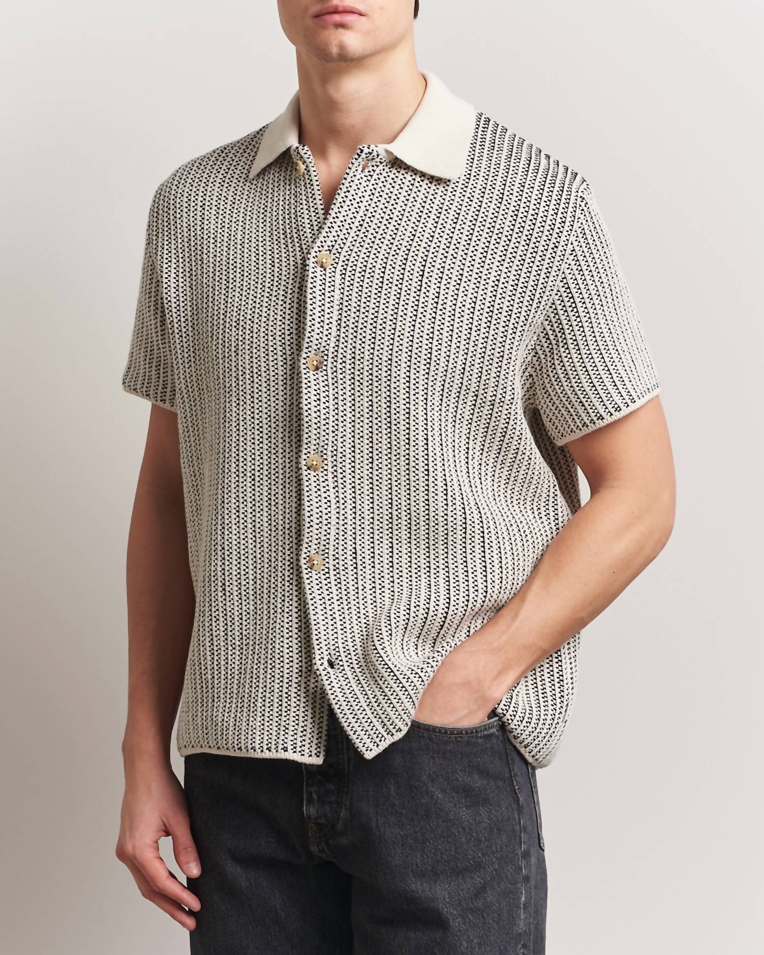 Les Deux Easton Knitted Short Sleeve Shirt in ivory black - men's shirt