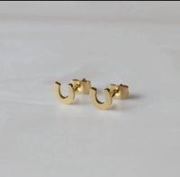 Maive - Women's Horseshoe Studs