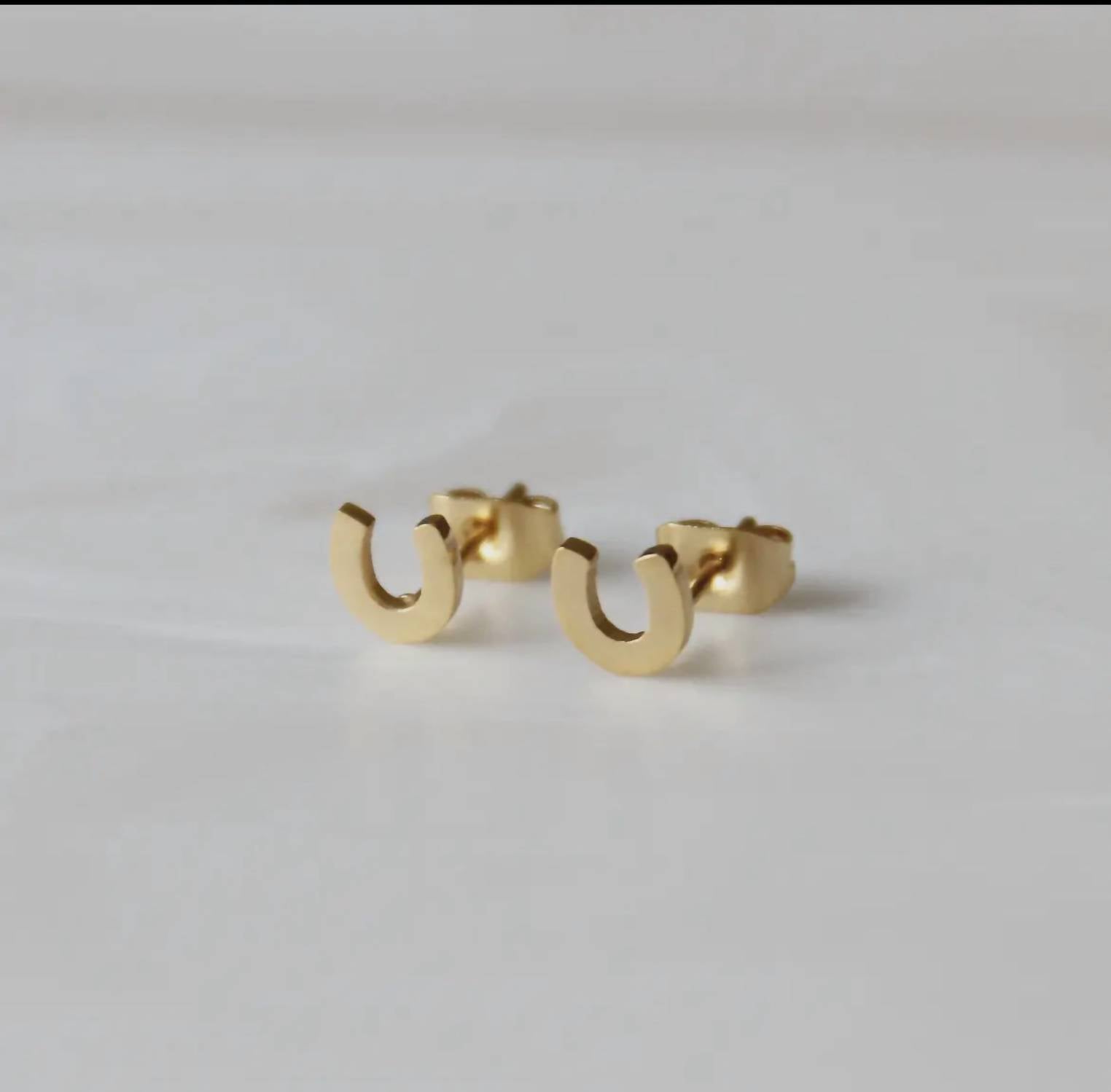 Maive - Women's Horseshoe Studs