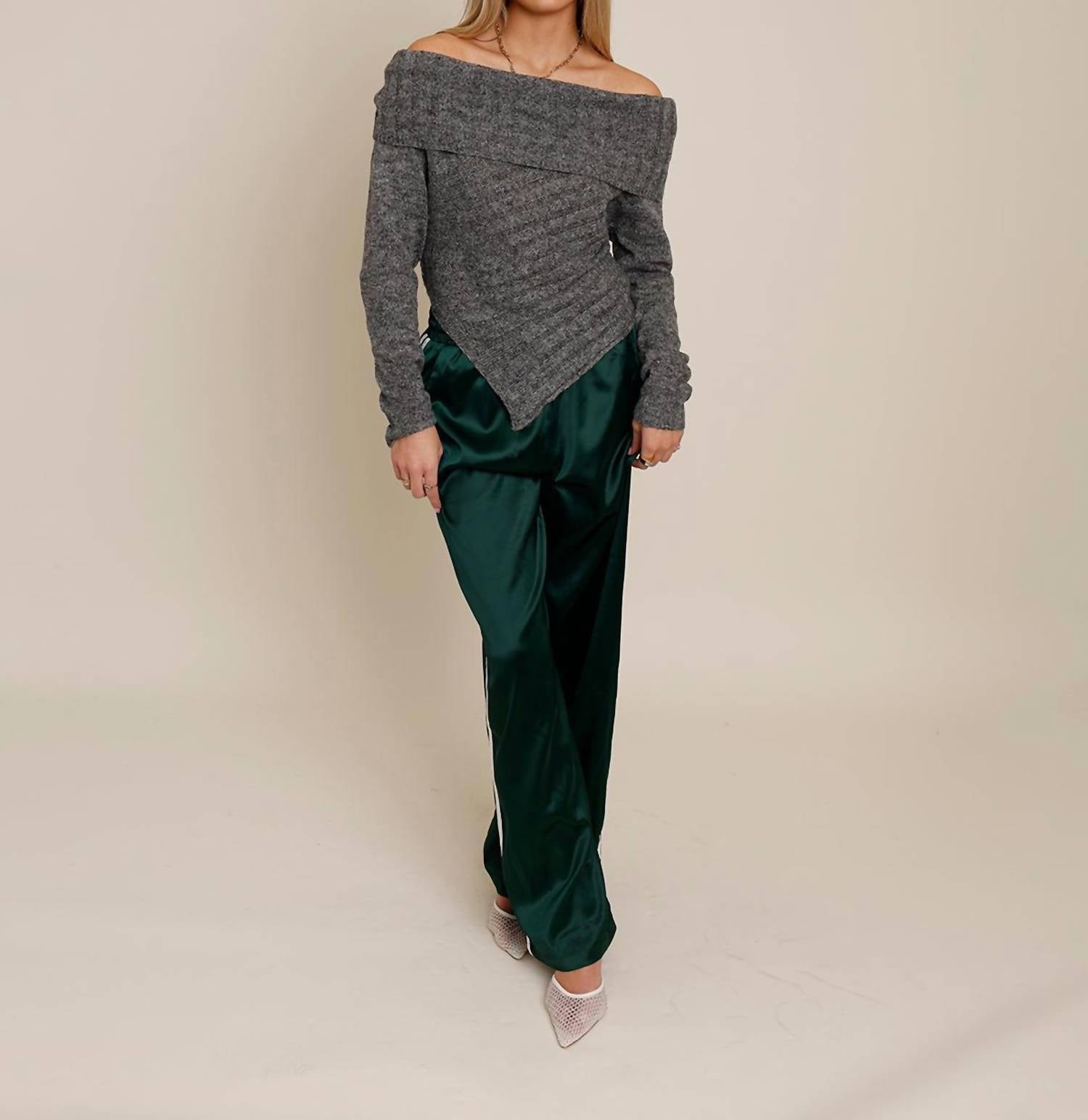 Line And Dot - Face Card Sweater