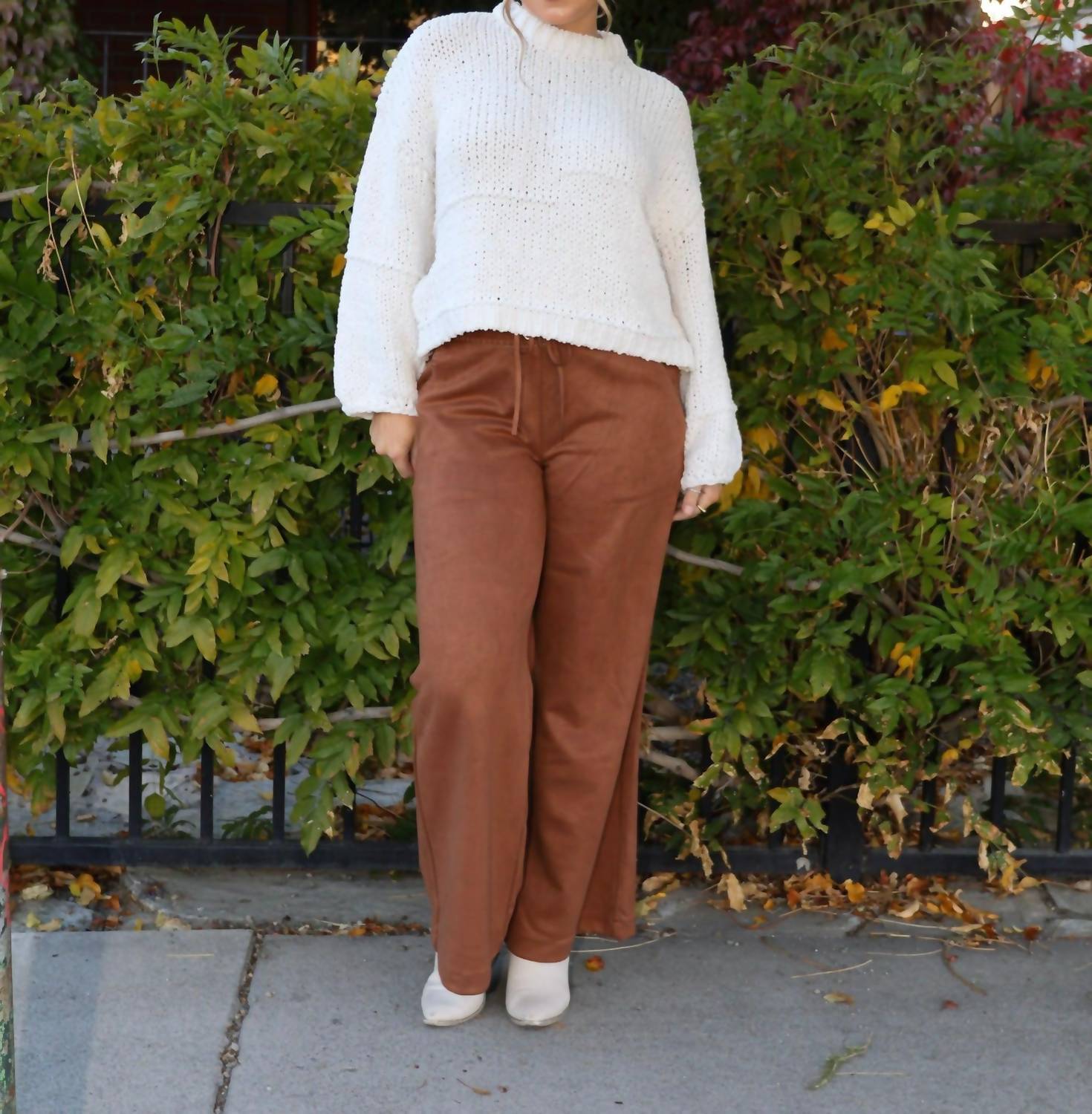 Le Lis - Sadee Suede Pants
