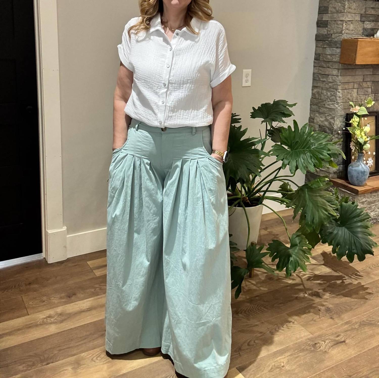 Oli & Hali - Women's Aria Pleated Wide Leg Pants