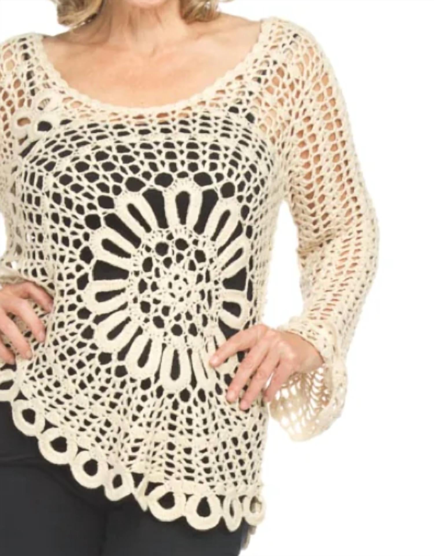 Papillon - Floral Crochet Angle Hem Top