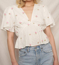 En Creme - Floral Embroidery Flutter Sleeve Top