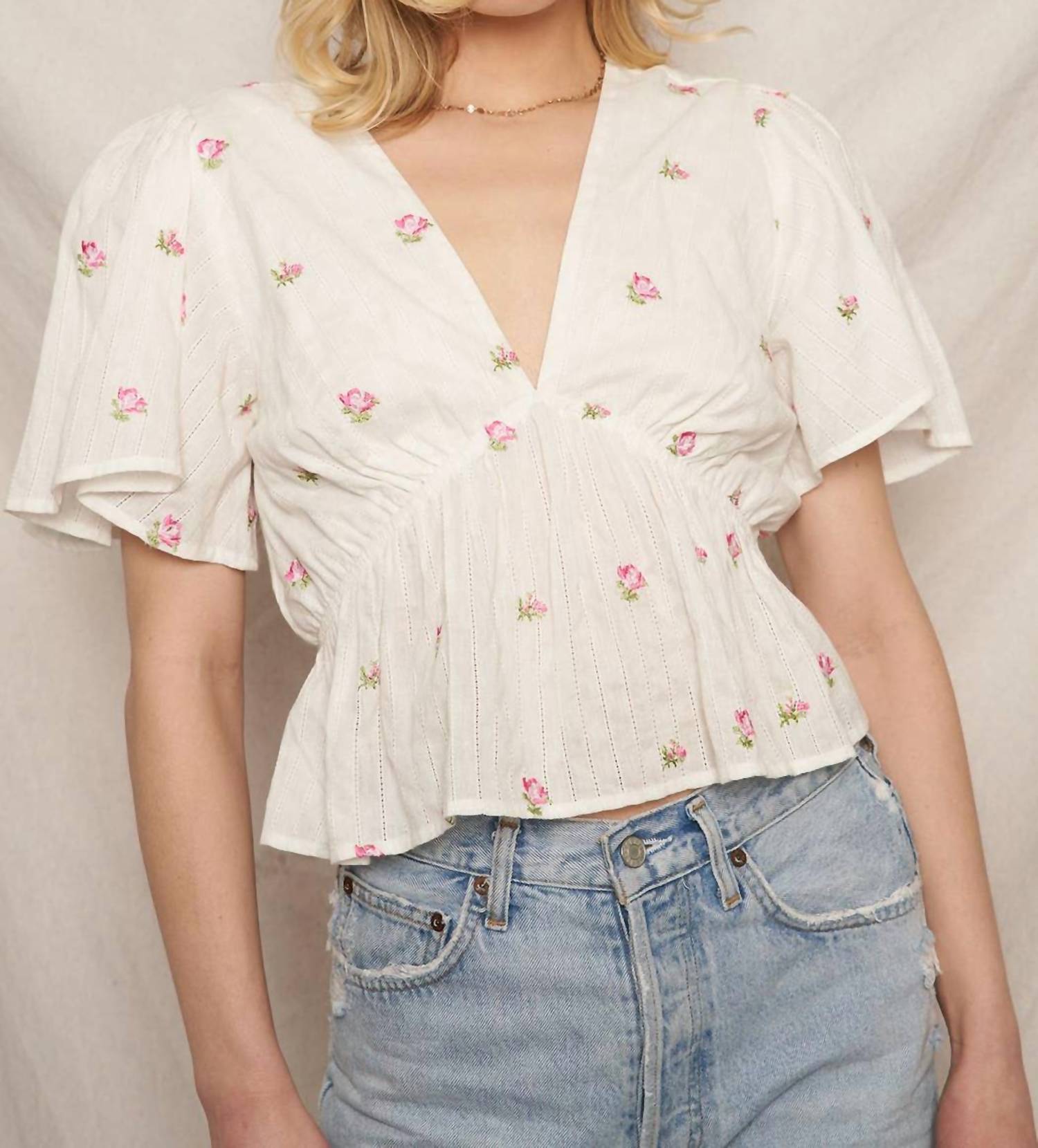 En Creme - Floral Embroidery Flutter Sleeve Top