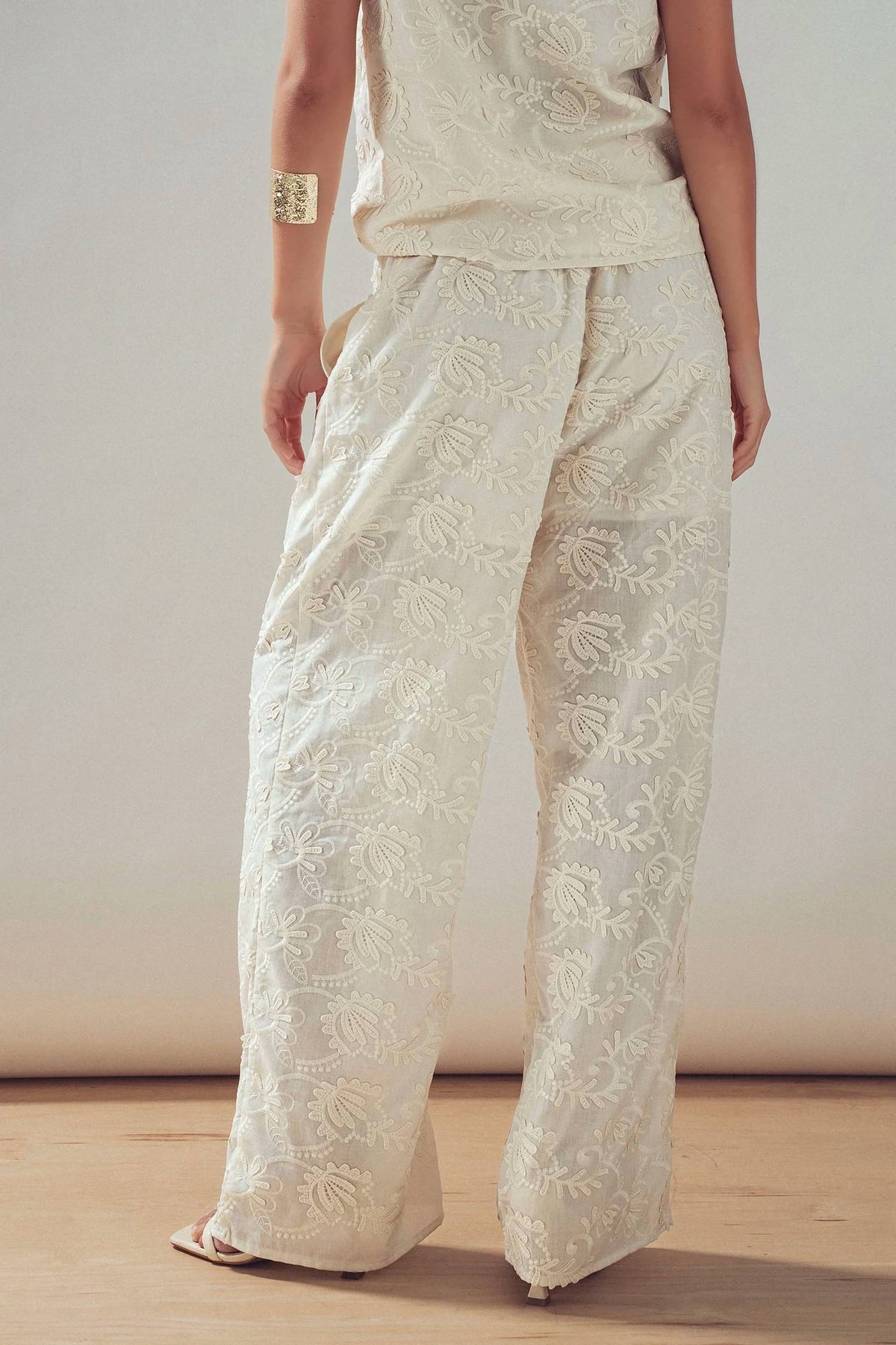 Urban Daizy - Floral Embroidered Cotton Top and Pant Set