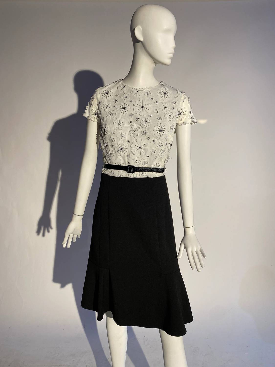 Kevan Hall - Appliqué Floral Mini Dress