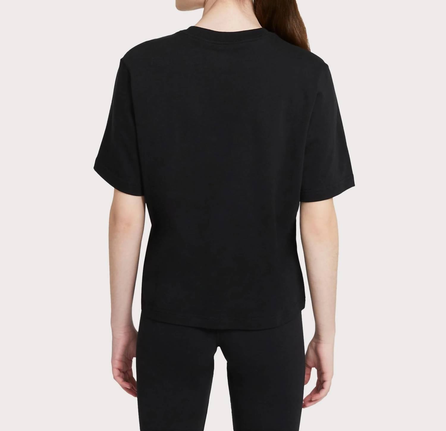 Nike - Sportswear Essentials Tee