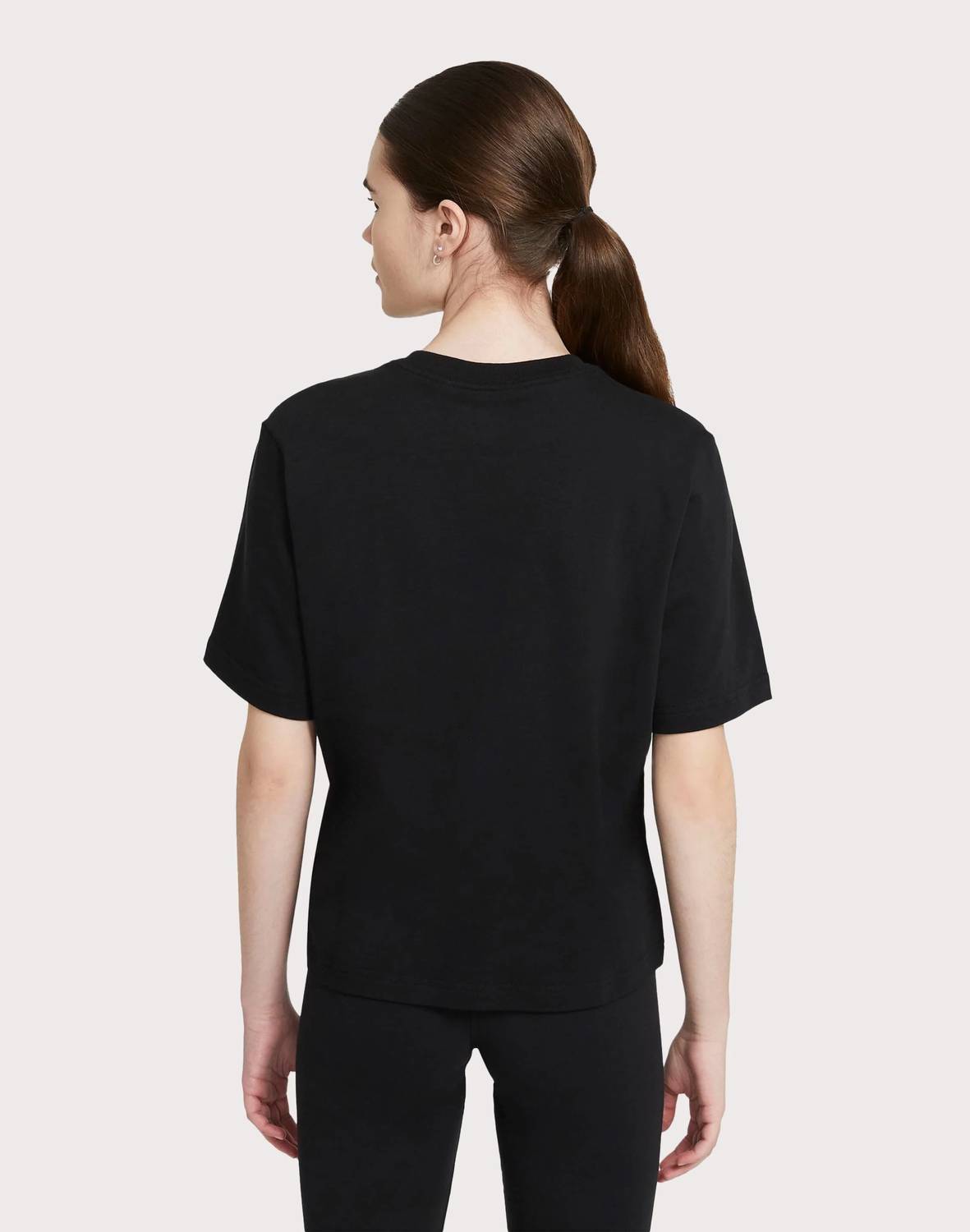 Nike - Sportswear Essentials Tee