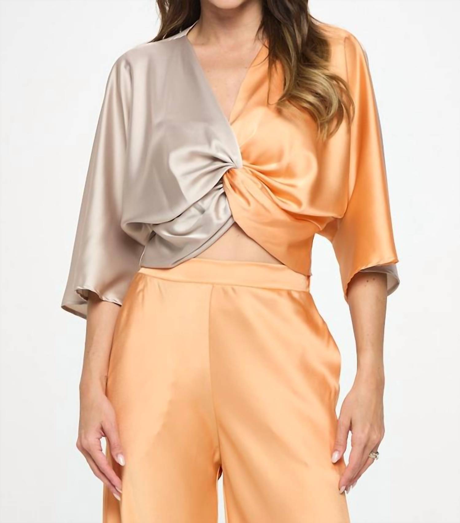 Reneec. - Satin Vibrant Short Sleeve Top