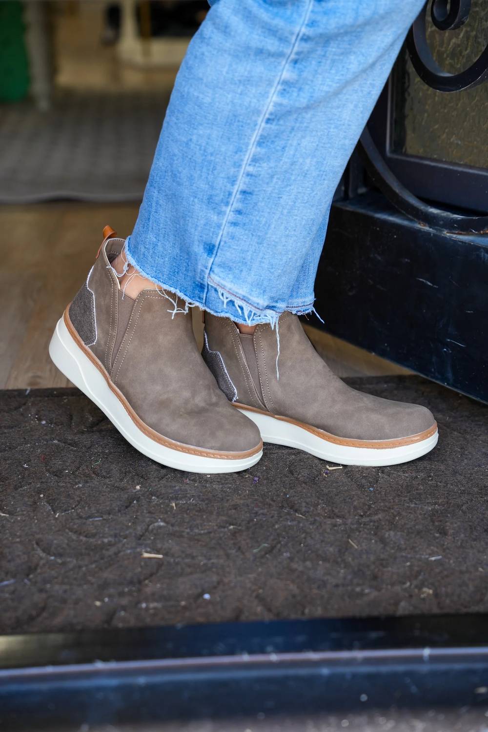 Blowfish - Women's Charming Chelsea Short Boots