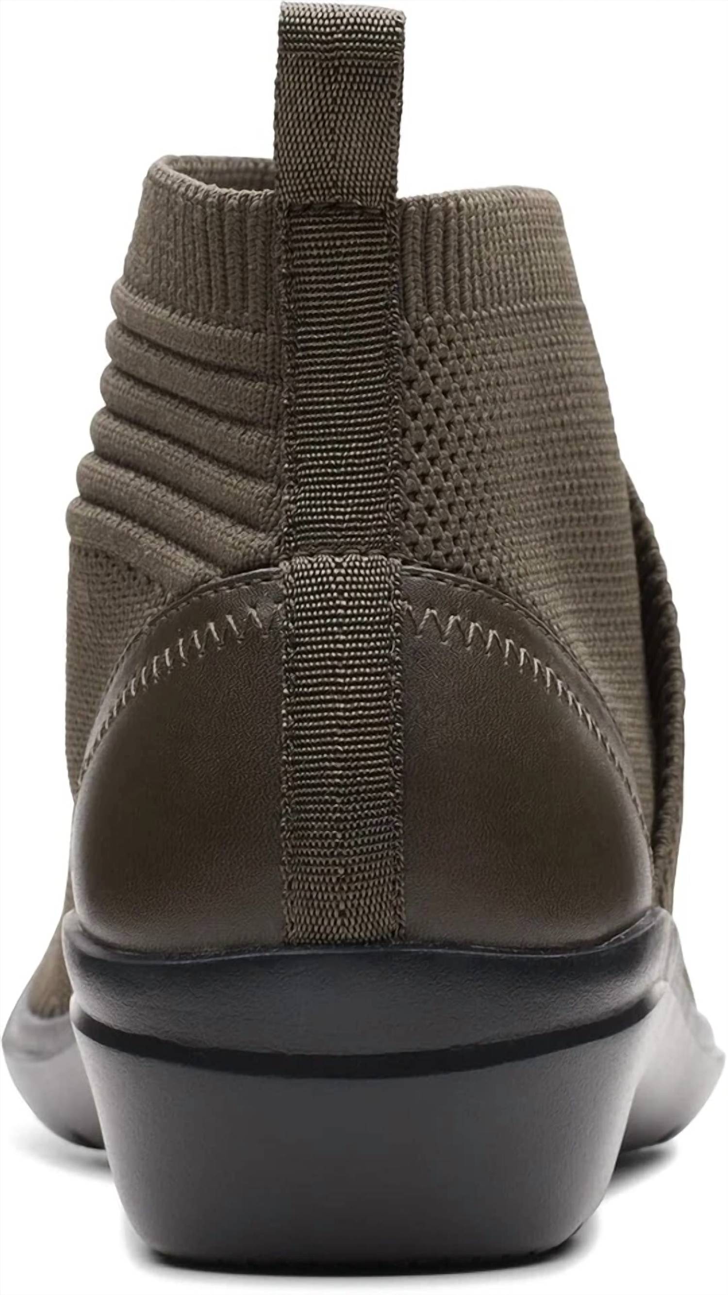 Clarks - Women's Sashlyn Mid Ankle Boots
